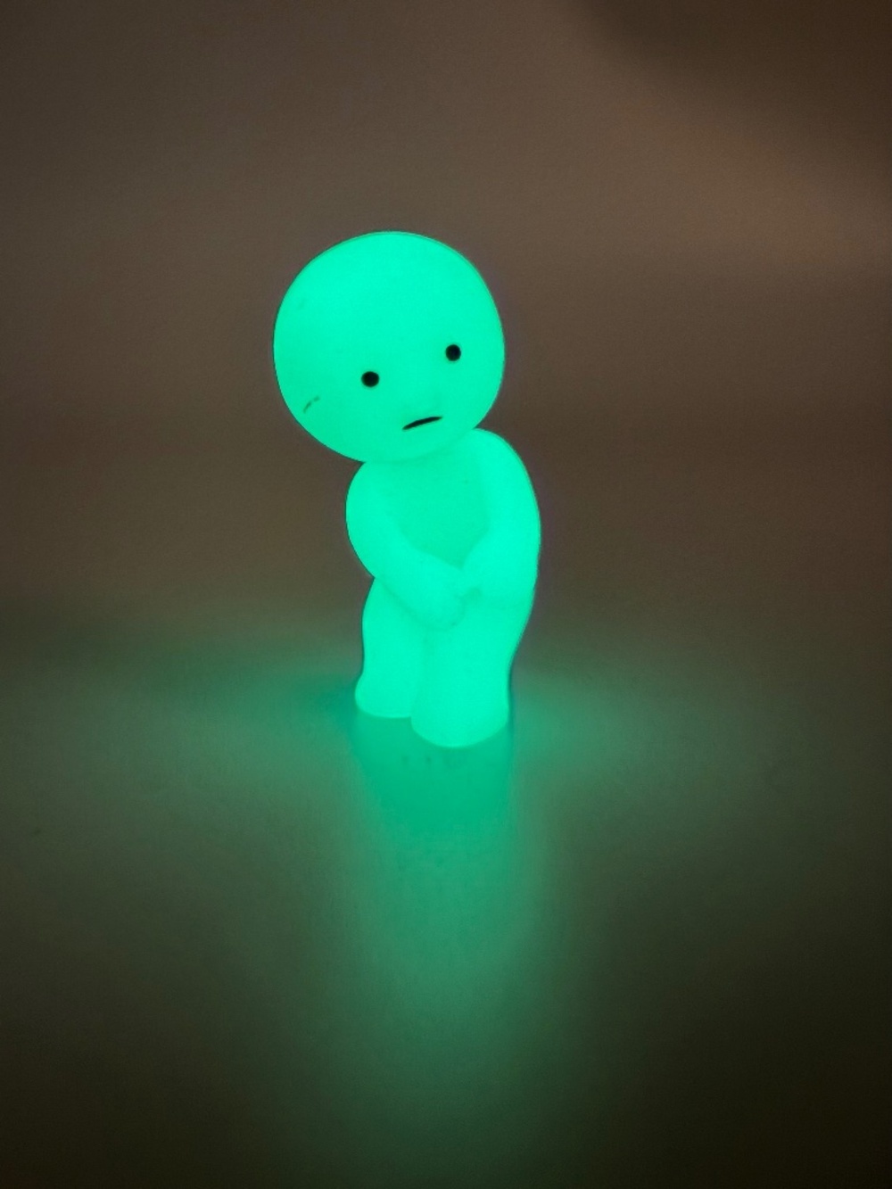 Smiski Series 1 Peeking 2015 Glow in the Dark Dreams Figure Authentic